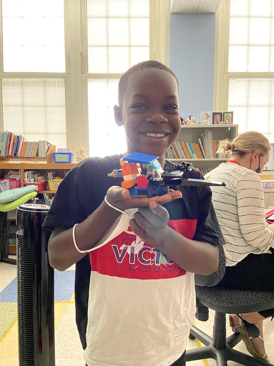 Lego challenges all around #FutureReadyLibs <a href="/becsjen/">Rebecca Jensen</a> <a href="/FTSD_Roebling/">Roebling Elementary</a>