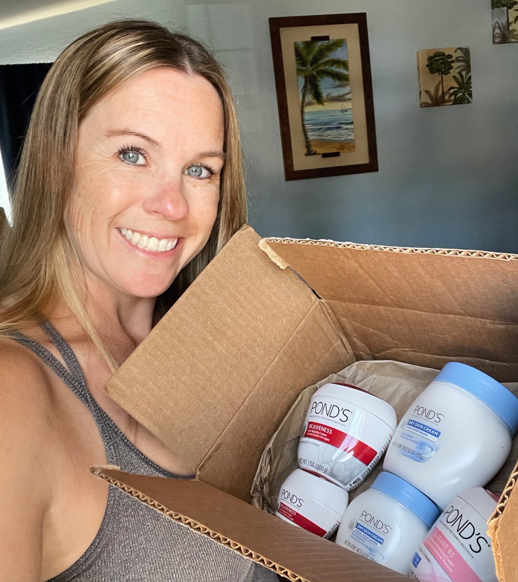 RippleStreetFun's tweet photo. Thank you to everyone who shared their #PondsPack selfies with us! We 💙 to see you discover and enjoy the amazing products our brands have to offer. What do you want to see next? https://t.co/HbT5786Z2D