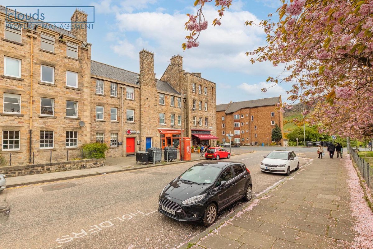 cloudsproperty's tweet photo. Next up we have this amazing 2 bedroom in Edinburgh’s Southside 🌸
A very modern and stylish property throughout, just check out the black details in the kitchen and bathroom 🤩
Send us a DM today 📨
#edinburgh #rentedinburgh #luxuryedinburgh #livinginedinburgh #cloudsproperty https://t.co/pPGchZSllf