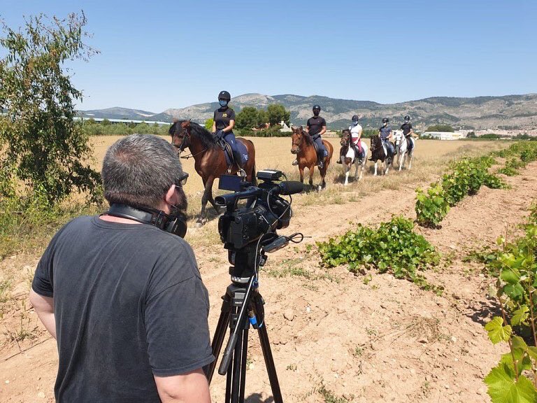 Volvemos a grabar para <a href="/rtve/">RTVE</a> para el programa “Aquí hay trabajo”. Esta vez hemos estado en Onil y se trataba de un grado medio  para formar a guías rurales. 
#rtve #tve #aquihaytrabajo #reportaje #camara #caballos #guias #rural #onil #alicante