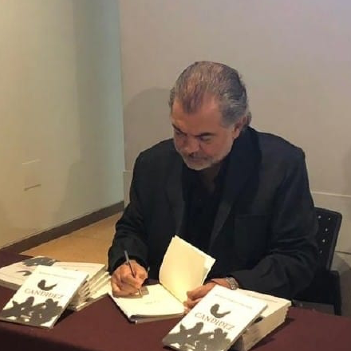 FViverosC's tweet photo. Compartir ideas las multiplica. 

¿Estás interesado en leer Candidez? Consíguelo en: https://t.co/YyWkamZkXH

#Libros #Ficción #Vida #Hipermodernidad #Candidez #NovelistaMexicano #FernandoViveros #EscritorMexicano https://t.co/dUav9P0bWV