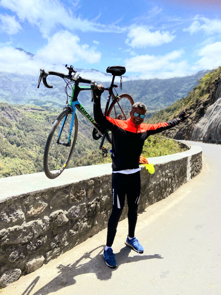 Barath_Tripard's tweet photo. Il y a un an, #postconfinement, je prenais conscience de la nécessité de:
✅prendre soin de soi, des autres
✅préserver notre bien commun
Pari tenu !
#velo #velotaf #mobilité #mobilitédurable #LetsGo #LaRéunion #Team974 #NouLéLa https://t.co/lBWkjk6JzQ