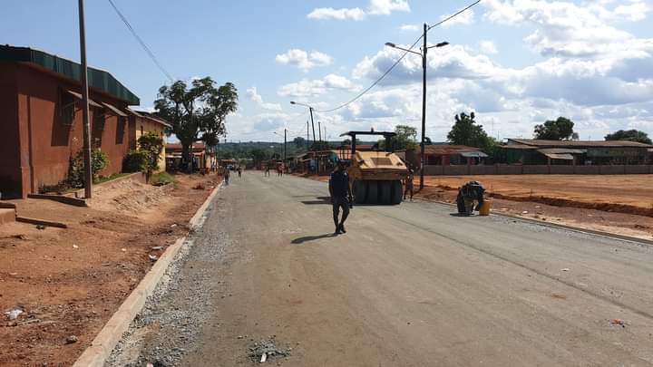 GozoEvent's tweet photo. #BITUMAGE dans la ville de Gagnoa
LES TRAVAUX DE BITUMAGE DE LA VOIE BONWELI -PMI- SICTA AVANCENT A GRAND PAS 🤩
#CIV225 #GozoEvent https://t.co/aPfryFFzyS