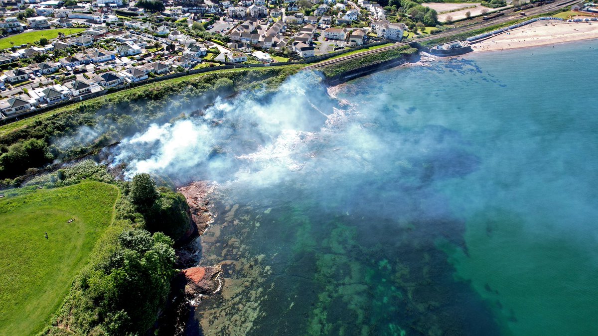 SunriderDrones's tweet photo. Gorse Fire at Goodrington yesterday.  No people injured and hoping that any nearby wildlife was able to safely get clear. CAA seperation distances maintained throughout. #gorsefire #summer #aerialphotography https://t.co/4ceaEFzPRy