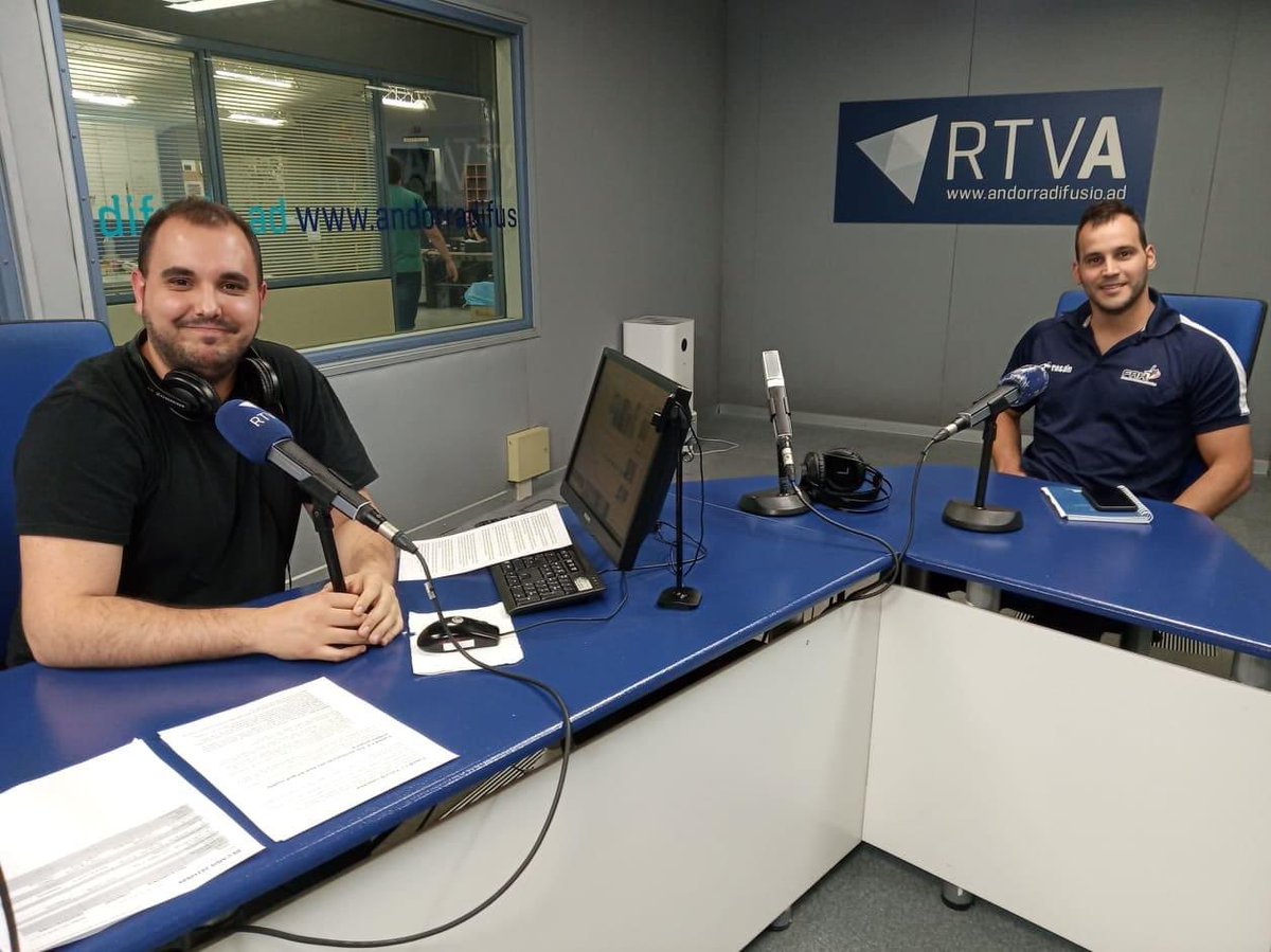 Edgarserra9's tweet photo. Moltes gràcies a Joel Romero de #BecarisRNA @rtvandorra per convidar-me per parlar sobre l’actualitat de la @FAHandbol https://t.co/ge7tk6kh7m