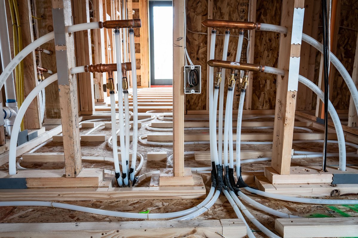 AlpineRadiant's tweet image. Summer is here and construction is in full swing! Radiant heat is always an excellent option for new homes.

#utahconstruction #utahhomes #radiantheat #snowmelts #summer #construction