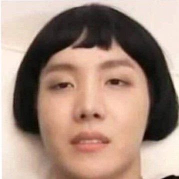 _y00ngiii's tweet photo. @BTS_twt Yes we’re here https://t.co/l17JWJjd8f