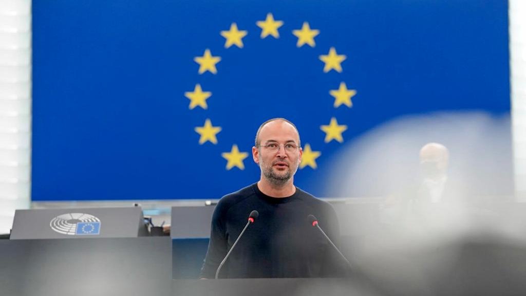 Congratulations to 2021 <a href="/luxaward/">LUX Audience Award</a> winner "Collective" by director <a href="/AlexanderNanau/">Alexander Nanau</a>!

I would like to thank all those involved in the three nominated films.

Cinema entertains us but it also allows us to understand the times we live in. That is more important now than ever.