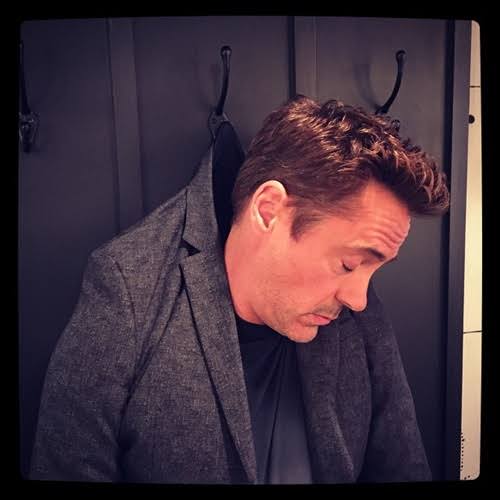 ฉันรับวัคซีนมาแล้วเด็กๆ ยังอยู่ดี เดี๋ยวจะมาบอกละเอียดนะว่าเป็นไง ผลข้างเคียงตอนนี้ที่แรงสุดคือง่วงนอนแบบไม่ไหวแล้ว ขอตัวไปนอ.....*หลับคาประตู*