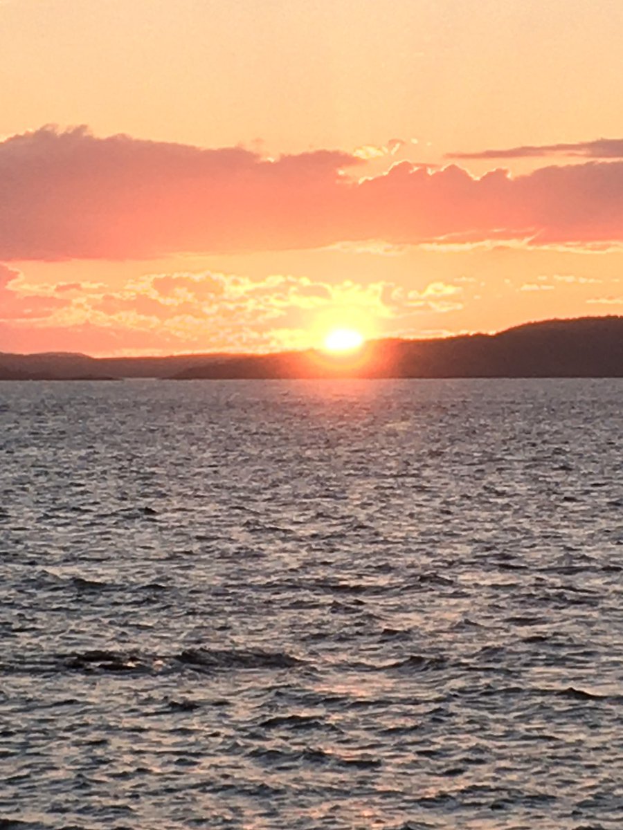 KathrynCrewe's tweet photo. Sunset@ Wild Cove Beach, Salvage Newfoundland. #newfoundland @NLtweets @HospitalityNL @EddieSheerr @GlovertownC https://t.co/CM6RKeScDZ