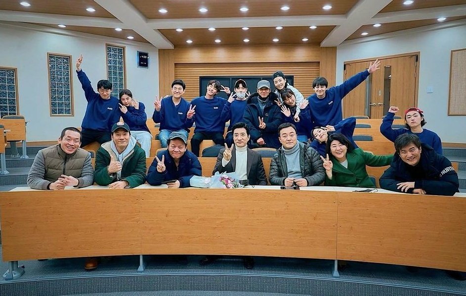 cloudzysy's tweet photo. kelas yangcrates malam ini selesai #LawSchool https://t.co/sP1AIo8dYo
