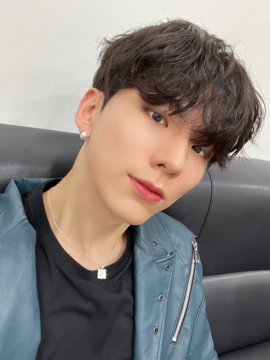 OfficialMONSTAX's tweet photo. 몬베베 오늘 쇼챔 잘 봤나여?!?!
오늘 하루도 마무리 잘해여!!
MONBEBE did you enjoy our performance at Show Champion?
Have a good evening!! #기현 https://t.co/7IT2oQ1XsT