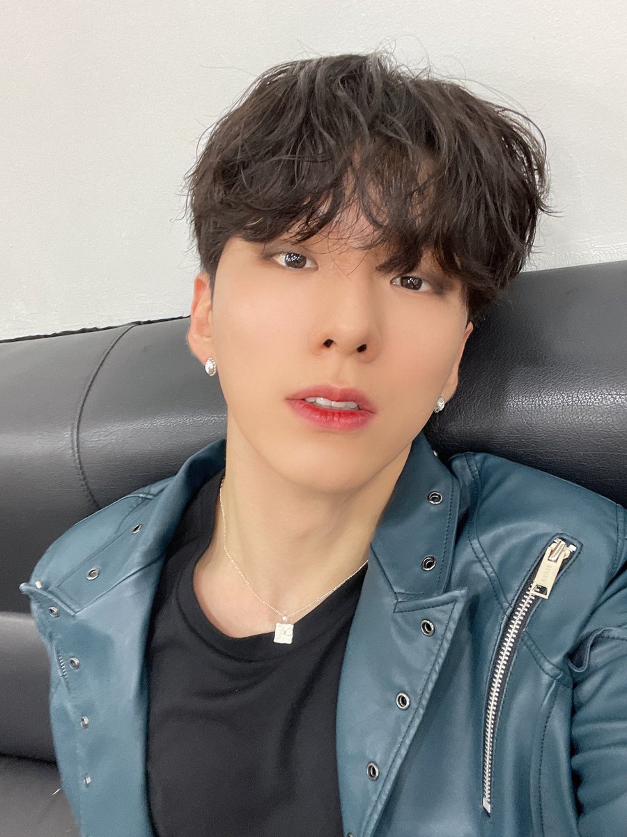 OfficialMONSTAX's tweet photo. 몬베베 오늘 쇼챔 잘 봤나여?!?!
오늘 하루도 마무리 잘해여!!
MONBEBE did you enjoy our performance at Show Champion?
Have a good evening!! #기현 https://t.co/7IT2oQ1XsT