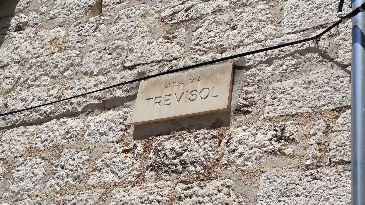 s_moskov's tweet photo. Treba li kome pokupiti poštu, zaliti cvijeće i dočekati goste?
#Rovinj #Trevisol https://t.co/zmYbiAWUSB