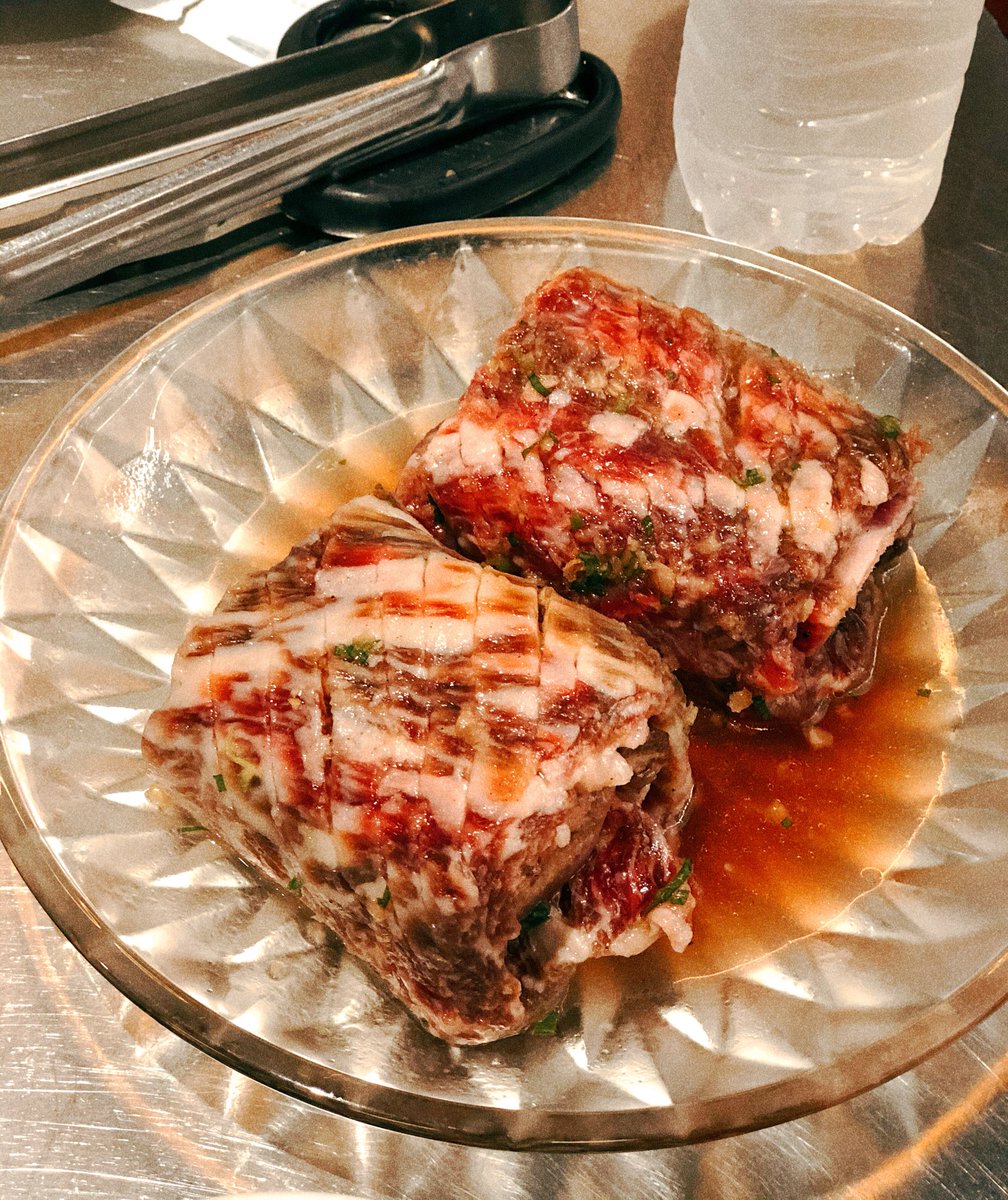 list_yang's tweet image. [영등포] 청기와타운 영등포본점
양념갈비에 냉면이 먹고 싶어서 갔는데 냉면에 싸먹기 아까운 맛이였다. 특히 수원왕갈비는 입에서 녹는 맛.. 고기도 다 구워주시고 반찬 종류도 많다. 마스크 봉투도 따로 있고 캐비넷도 구비되어 있다.되도록 예약하고 가는 것을 추천.