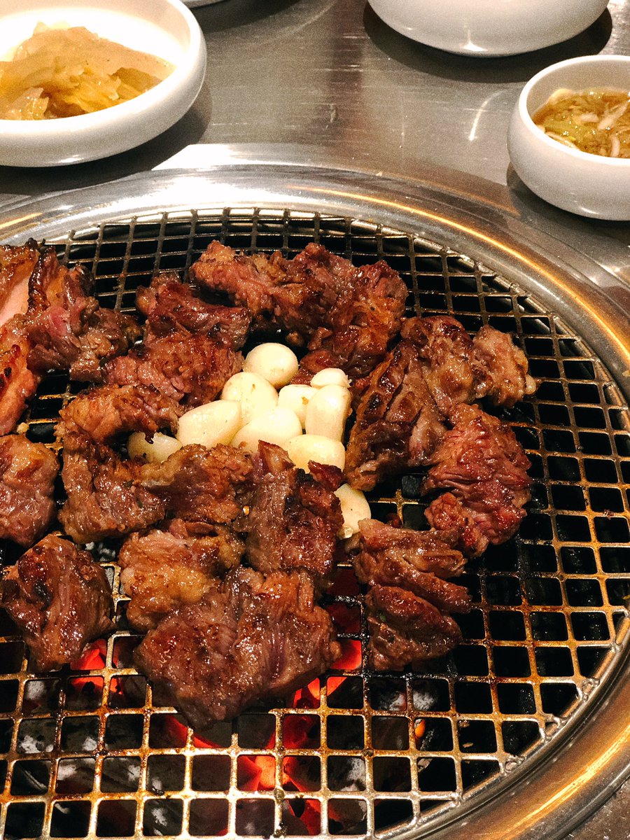 list_yang's tweet image. [영등포] 청기와타운 영등포본점
양념갈비에 냉면이 먹고 싶어서 갔는데 냉면에 싸먹기 아까운 맛이였다. 특히 수원왕갈비는 입에서 녹는 맛.. 고기도 다 구워주시고 반찬 종류도 많다. 마스크 봉투도 따로 있고 캐비넷도 구비되어 있다.되도록 예약하고 가는 것을 추천.