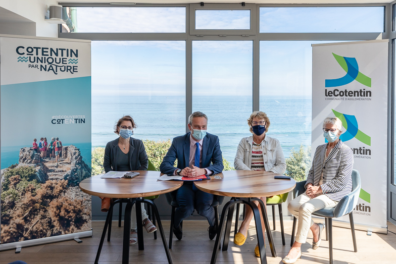 CotentinUnique's tweet photo. Point presse du jour 🗞️
Lancement de la saison touristique : #CotentinUnique innove et adapte son offre pour séduire les visiteurs.
Toutes les infos ➡️https://t.co/1gHAKQtcpR https://t.co/YmmW4XXkNZ