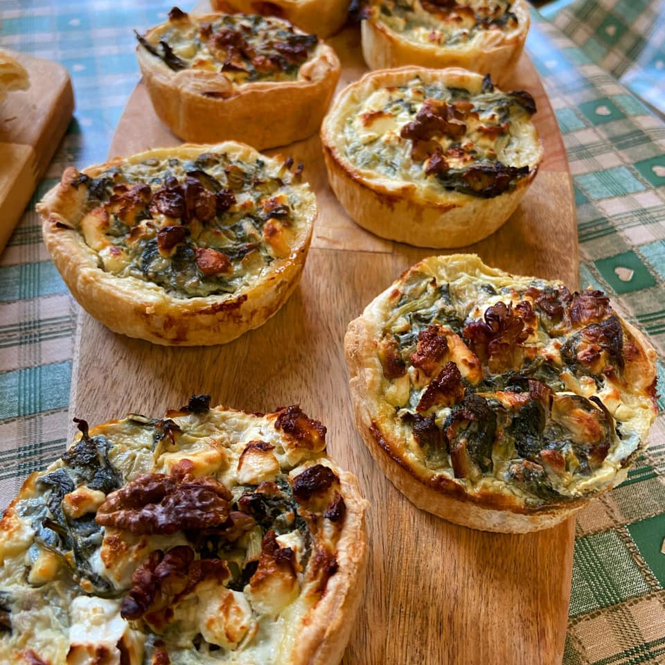 MheadFarmersMkt's tweet photo. It's getting closer every day! This Sunday's market will be the biggest yet this year with over 20 stalls &amp; music to entertain! 9.30am-1pm Grove Rd CP. Meet the producers &amp; friends 🥚🥓🧀🥯🥃🥬🍓🎶⛱️😎@MheadFarmersMkt @BandCeilidh @MyRoyalBorough @MakeMaidenhead @MaidenheadFRNDS https://t.co/VIf36OK3a6