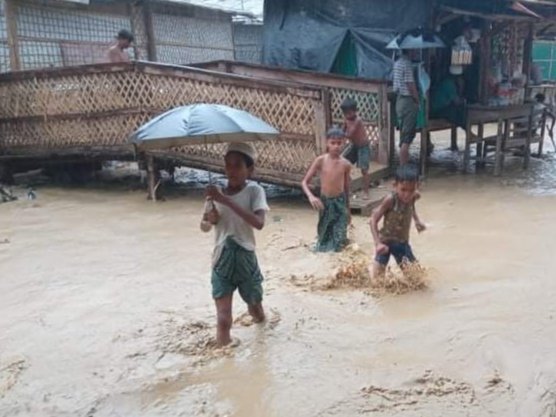 Rohingya_Camp's tweet photo. Location: Camp 8 East, Sub Blocks B42, B62, B49
Date: 09/06/2021
#Rohingya Community facing very difficult because of a big and long water canal which connected with #ModurChora river gets block during the rain and flood many shelters and road beside it.
#RYAMedia
๐ท #crd https://t.co/9kYPl7TVgi