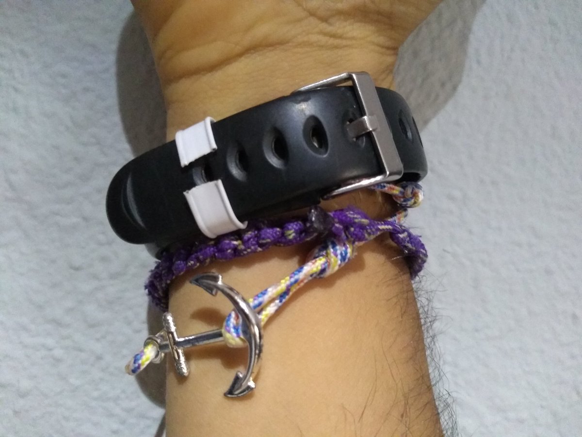 Se me ha roto la anilla de la correa del reloj. ¿Solución?
Con un alambre de la bolsa del pan de molde me hice una. He aquí el resultado.

Voy a ser ecológico y no desechar mi reloj. 
#ecology #ecologia