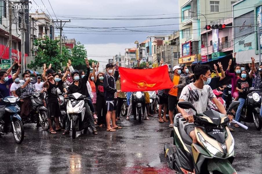 untphonemaw's tweet photo. In the Evening, Despite in the rain #Mandalay's medical strike with motorcycles  honking against the military dictator. 

USELESS ASEAN

#WhatsHappeningInMyanmar 
#June9Coup 
#MilkTeaAlliance
https://t.co/xeiQKjXFO3