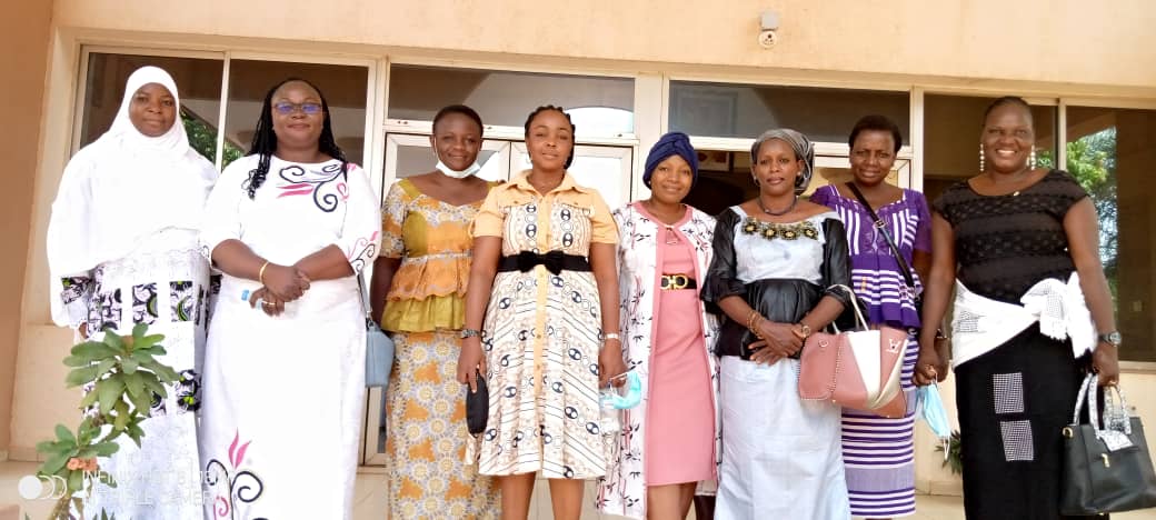 Wanepbf1's tweet photo. Une delegation des femmes du Vivier d’Expertise Féminin pour une gouvernance inclusive du Burkina Fasa conduite par Alice Combary Soulama NNC WANEP-BF  a rendu visite  le vendredi 4 juin 2021 à l' ambassadeur du burkina Faso au Mali. @WANEP_Regional
@PLF_Sahel  @UE_BURKINA https://t.co/ytt3WDpPZs