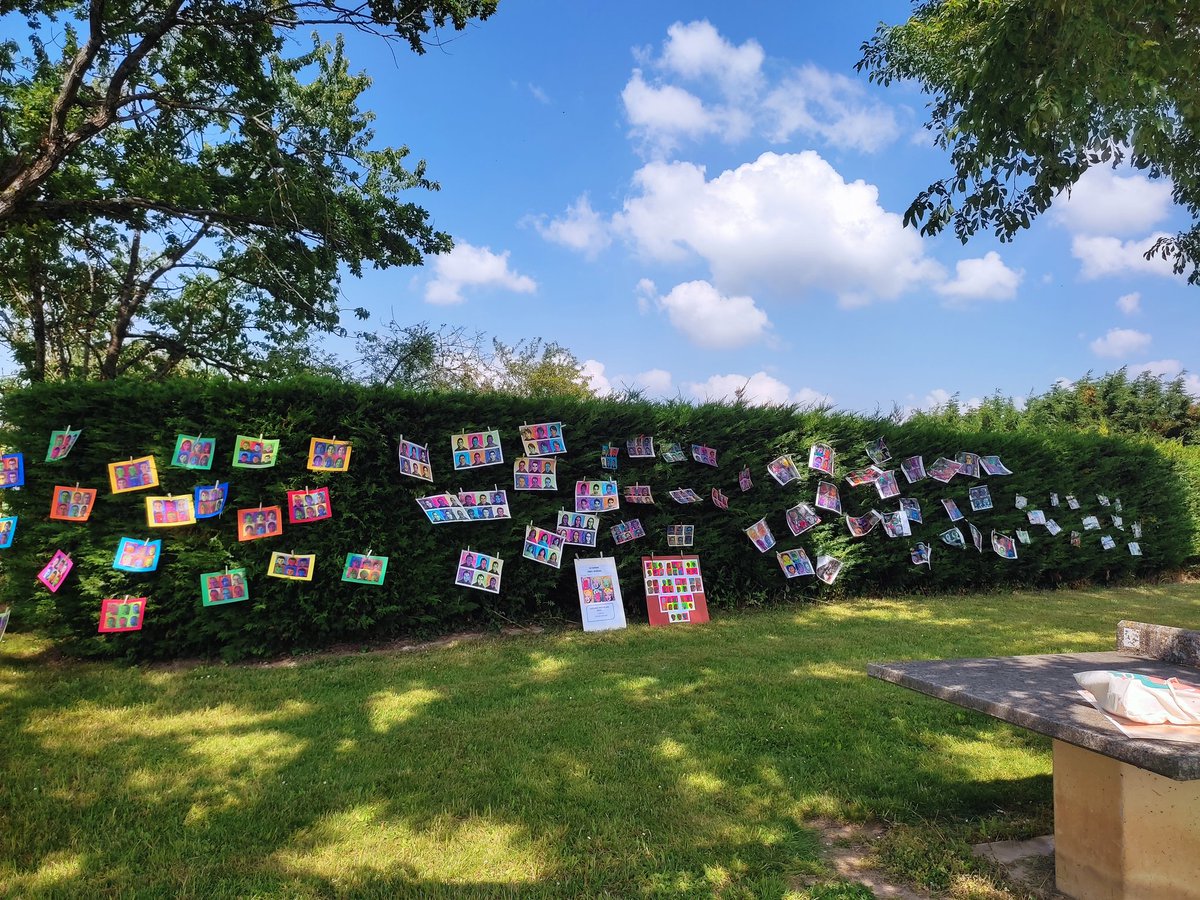 KarenBourdarot's tweet photo. Exposition d'art sur le thème du portrait des élèves de @EcLoye @ecard18170 @ArcompsCycle3, Saint Pierre les Bois @EcMorlac18 et @ecreigny est prête à vous accueillir à Ardennais. https://t.co/fVWpUJDXTN