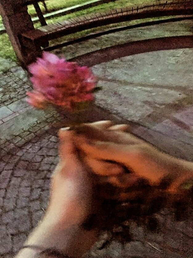 Ben sana gülüm demem,gülün ömrü az olur :)💖