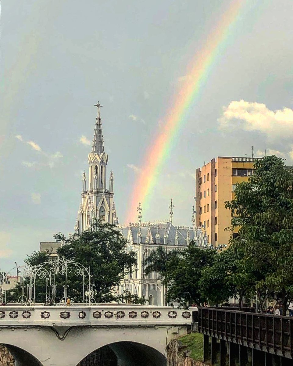 CanalCaliTV's tweet photo. Cali tiene su magia por dónde la mirés ve. ¡Enamoráte de esta Cali bella! 😍♥️ #CulturaCaleña #calicolombia🇨🇴 #CaliTV 📸 https://t.co/EUev2gMj8F