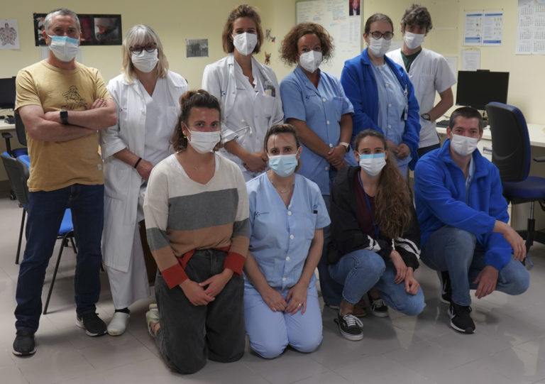 DonostiakoOsp's tweet photo. Manuela Pérpez Rizo, Donostialdeko ESIko Etxeko Ospitalizazio Zerbitzuko arduraduna: “Etxeko asistentziak eragin onuragarria du pazientearengan; horregatik, norberaren etxea tresna terapeutikotzat har daiteke”.

https://t.co/OOUmXzFyuA https://t.co/zmSIttadgJ