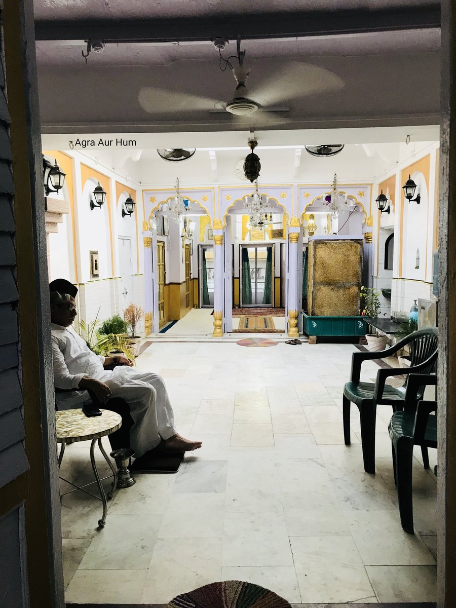 AgraAurhum's tweet photo. Not a ordinary place, the place where history begins , holy place of Astana Hazrat Maikash and khanqah Agra.
#Housesofagra #agraaurhum #exploreagraagain #hazratmaikash #akbarabadi https://t.co/6Ik23MLuv8