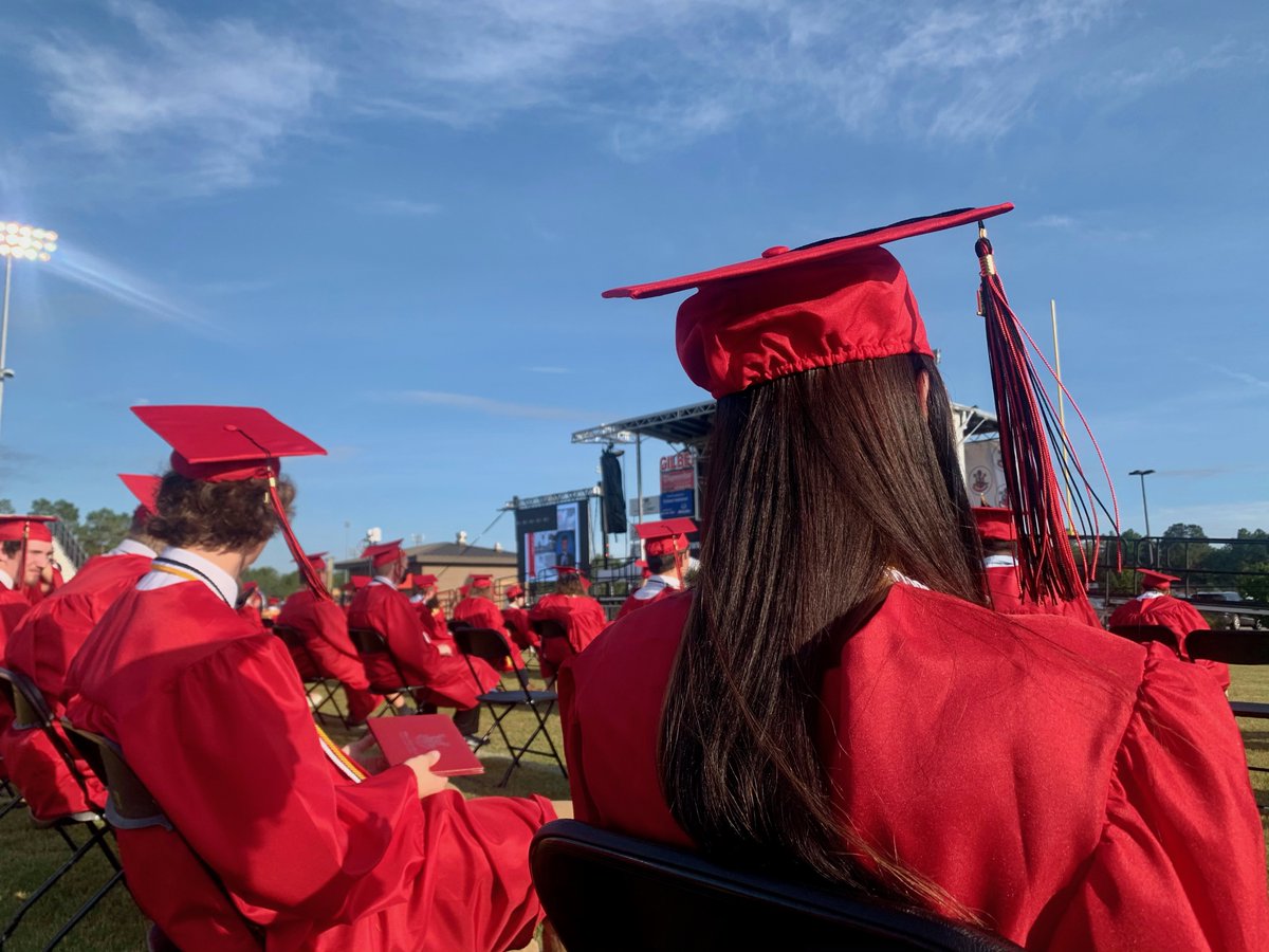 LexingtonOne's tweet photo. ”We have heart…We’ve left our mark on this wonderful community. I cannot wait to see how we can all make our mark on this world. Be bold, but most importantly, be yourself.“ GHS senior, Francis Gunter #Gilbertstrong #Indianpride #Lex1co2021 https://t.co/PFtzPqTFxe