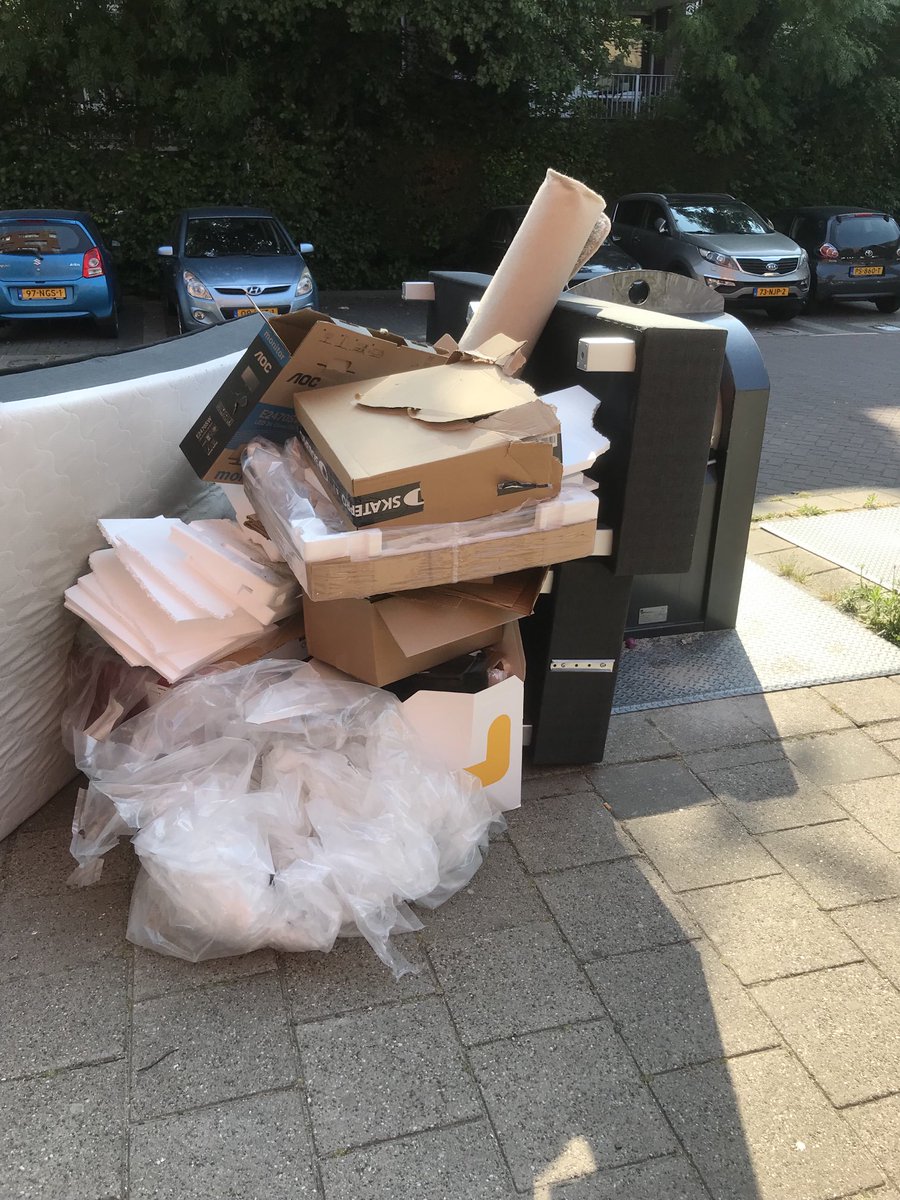 Dit is een stuk eenvoudiger dan wegbrengen. Maar waarom geen handhaving? Ronsseweg is melkkoe voor handhavers vwb parkeerbonnen, lopen een paar keer langs. Maar dit aanpakken!!