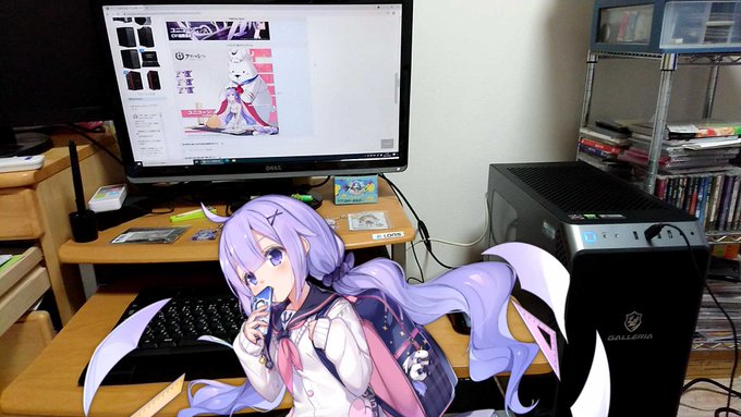 古いPCがあった所に新しいPCを置きました。
代わりに古いPCを動画再生用にテレビに繋いだらなかなか面白い環境になりました😊 