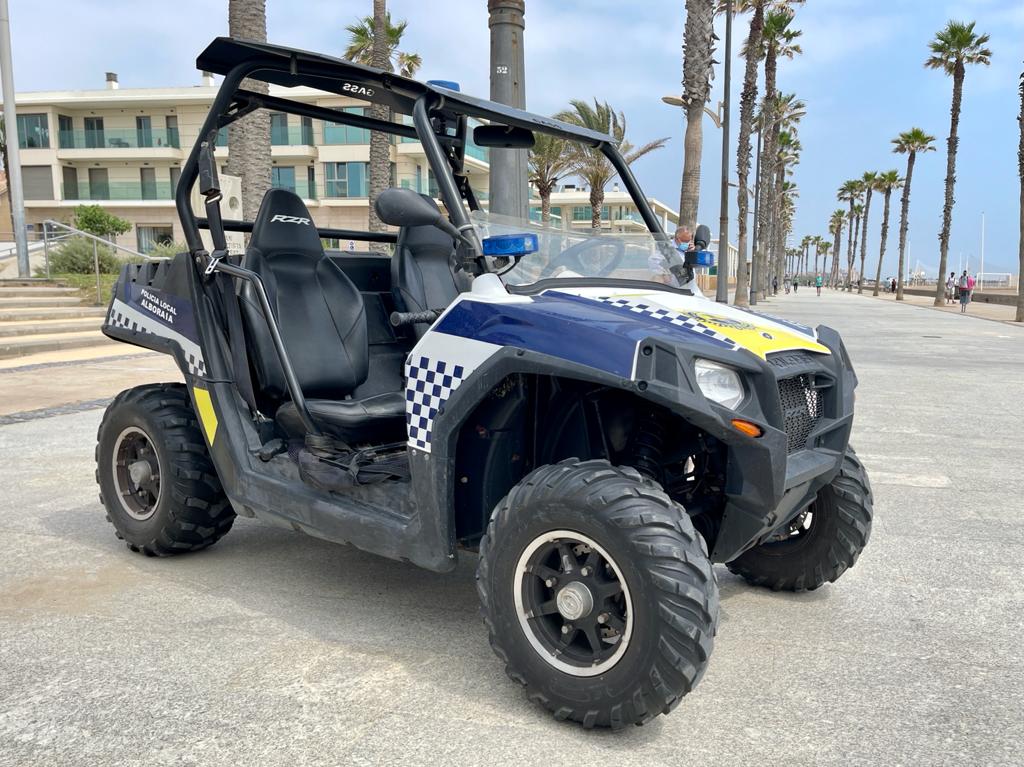 PoliciaAlboraia's tweet photo. 𝐒𝐞𝐫𝐯𝐞𝐢 𝐝𝐞 #𝐏𝐥𝐚𝐭𝐠𝐞𝐬𝐏𝐋𝐀.-
👮 35 agents patrullaran vora mar i pels passejos; a peu, amb buggy, motos i dron.
🆘 Col·laboració amb el servei de #SocorrismeAlboraia.
⛱️ Aforaments i mesures de seguretat.
🚫 Furts/robatoris i cerca de xiquets perduts.
ℹ️ Informació. https://t.co/kXvJa1I0m0