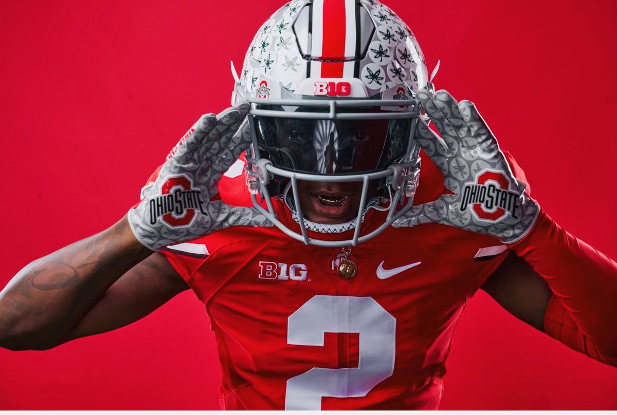 CoachEddie2's tweet photo. O H I O🗣🔥‼️ Showing love early this morning ❤️🤍 @rodZilla03 @OhioStateFB 🌰🌰🌰⭕️⭕️⭕️ 
BIG LAB🎨🎸👣 #SniperRod #DiamondSteppa ❤️‍🔥❤️‍🔥❤️‍🔥❤️‍🔥❤️‍🔥#TheCraftsmanFamily #SetMonster @OscarSmithFB 💙💛 https://t.co/lhZak5quMD