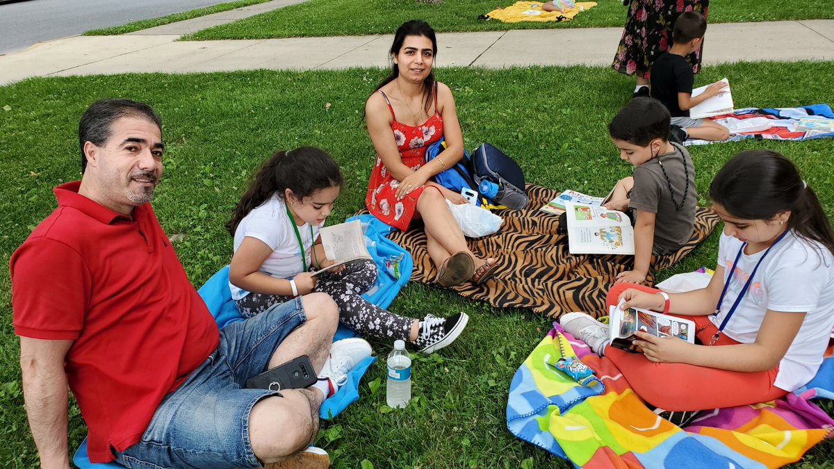 Ritter Kinder Reading Picnic Cohort A w/Remote students.  Free books, treats, &amp; more! Parents &amp; families came to read with their children!❤️