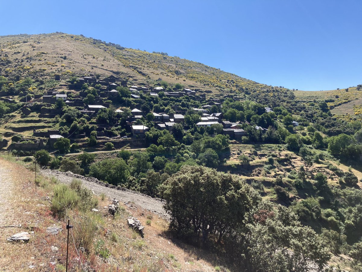 brecina's tweet photo. @Teresaribera. Valle del río Cabrera en León.#Odollo #Saceda #Marrubio #Baillo…además de gentes y paisaje, tienen los restos de la mayor obra hidráulica de la historia, los canales romanos de #LasMédulas y alguien lo quiere coser con aerogeneradores #CabreraDespierta https://t.co/6RZDbd90T7
