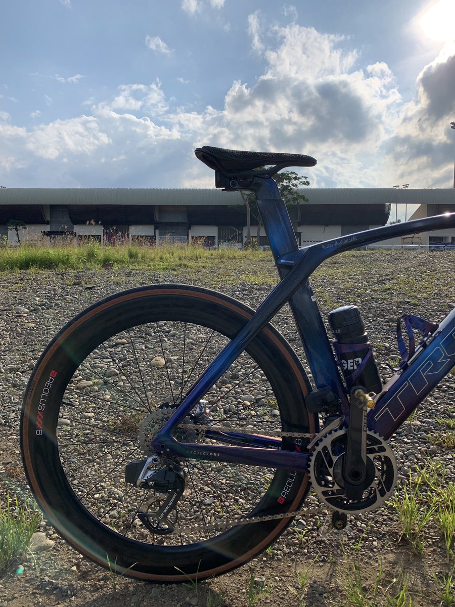 __RanceP's tweet photo. Good weather to ride this rough diamond comet

#星街すいせい 
#ホロライブ 
#trek 
#madone 
#trekbikes 
#trekmadone 
#trekmadoneslr 
#trekprojectone 
#sram 
#sramroad 
#garmin 
#ceramicspeed 
#fizik 
#trekbikesphilippines 
#roadbike 
#cyclingphotos 
#cycling https://t.co/dE7vN3EENM