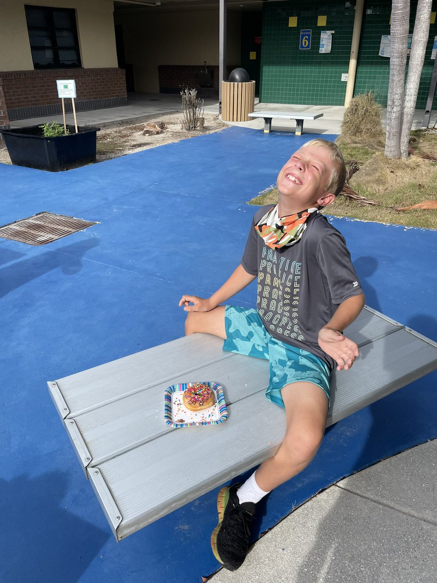 Flashback to our Sunshine State Reading Challenge Celebration on Monday! Donut Decorating anyone?! 🍩🎉 <a href="/LPEPanthers/">Lake Park Elementary</a> <a href="/collierschools/">Collier County Public Schools</a>