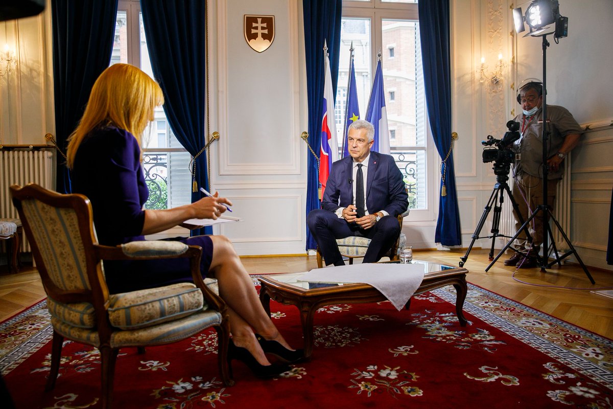 Ministre <a href="/IvanKorcok/">Ivan Korcok</a> vient d'arriver à Paris 🇨🇵. Son voyage d'affaires commence par l'interview avec <a href="/ACatInParis/">Catherine Nicholson</a>, présentatrice de "Talking Europe", qui a lieu aux locaux de l' Ambassade de Slovaquie 🇸🇰.
Regardez-le samedi 12/6 à 13h15 <a href="/FRANCE24_en/">FRANCE 24 English</a> !
france24.com/en/tv-shows/ta…