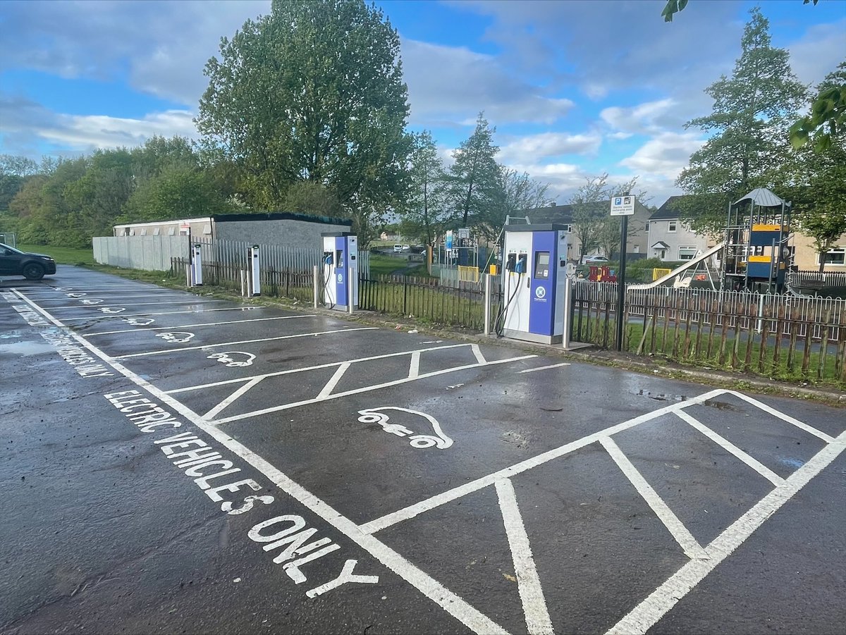 SPEnergyNetwork's tweet photo. Our Project PACE has now charged more than 25,000 EVs in Lanarkshire โ thatโs 1.6 million miles driven by clean, green vehicles! With our partners @transcotland, @nlcpeople @SouthLanCouncil we have prevented up to 280 tonnes of CO2 emissions.
#SPEnergyNetworks #ProjectPACE #EVs https://t.co/MgEkTeABue