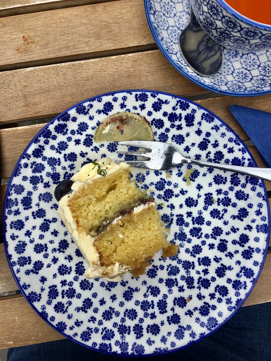 clivemiers's tweet photo. Birthday cake.
#blueteapot #loyaltolocal https://t.co/GfuHVKXzdb