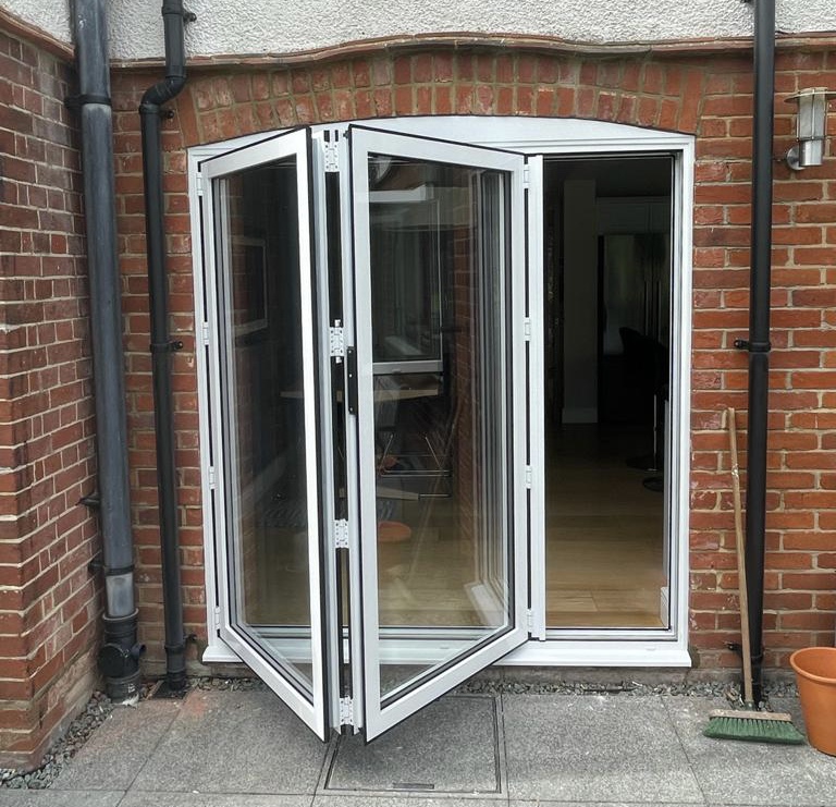 SilverTreeWD1's tweet image. Love love these bifold doors! What a refreshing change to patio doors ☀️❤️ Why not give us a call for a no obligation, contact free quote on (01279) 883292 #bifolddoors #summer #summervibes #hertfordshire #essex #patiodoors #homeimprovement