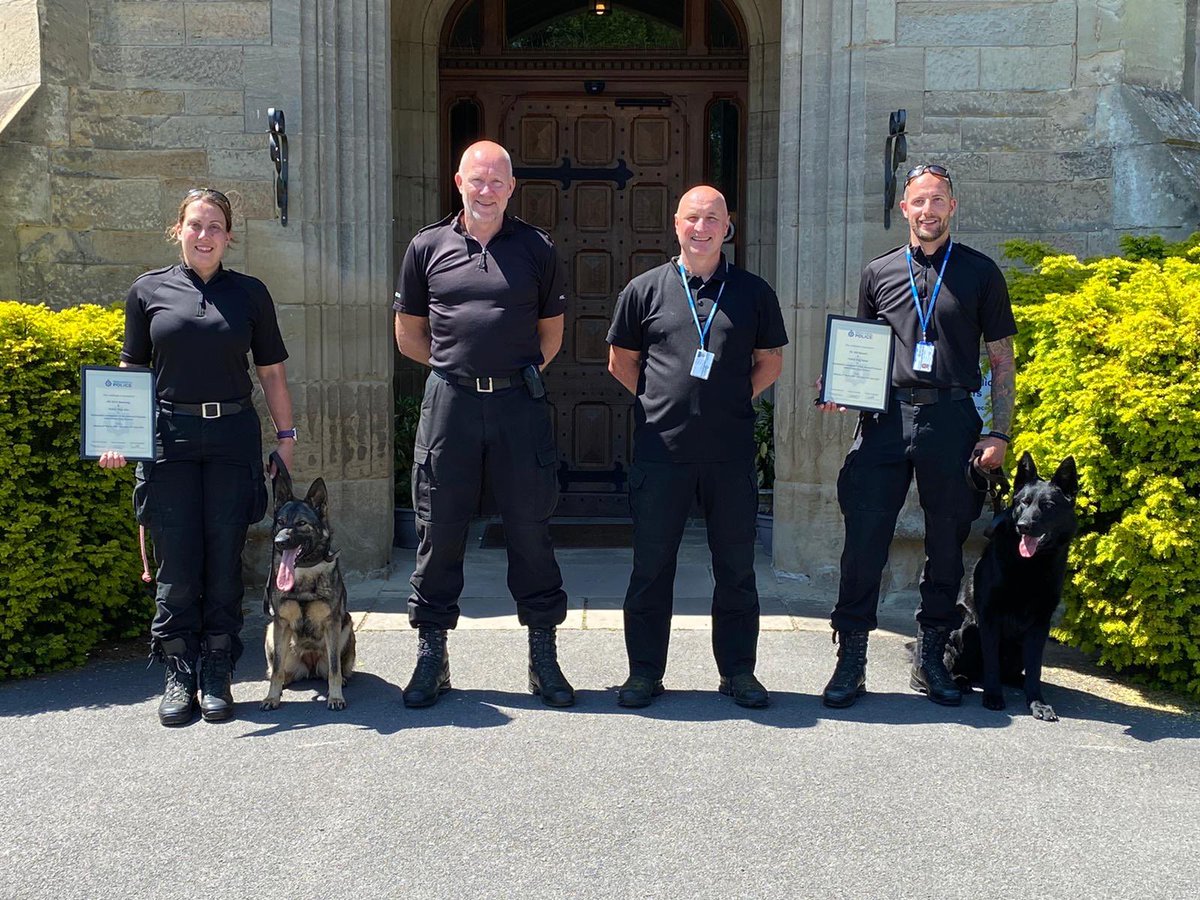 WarksPoliceDogs's tweet photo. Now they can officially lose their Trainee title &amp; welcome to the section PD Joker &amp; PD Jinx. Both teams successfully licensed today despite the heat! Big thanks to Scott  Moulsher from @WMPDogs for conducting the licensing tests. Happy hunting teams 🐶🐾🐾 @jamesbonser @amydeemo https://t.co/uBYMRGlTUi