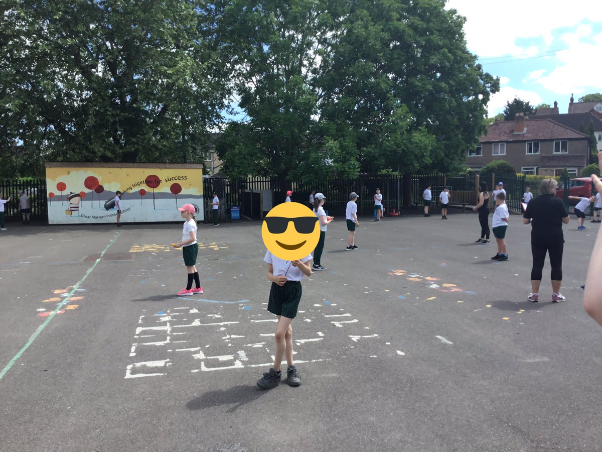 We have been trying to beat the young leaders in PE this afternoon- some very impressive skills on show @G_M_P_SClass5NC