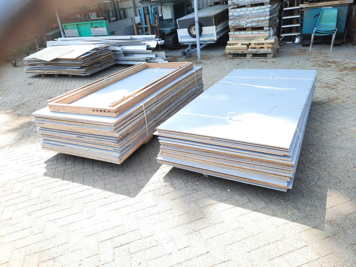 TCvdDoolBV's tweet image. @TCvdDoolBV  heeft een nette partij (gebruikte) vuren houten balken (diverse afmetingen) en OSB platen te koop. Wil je meer informatie? Stuur een mail info@tcvddool.nl tcvdddool.nl