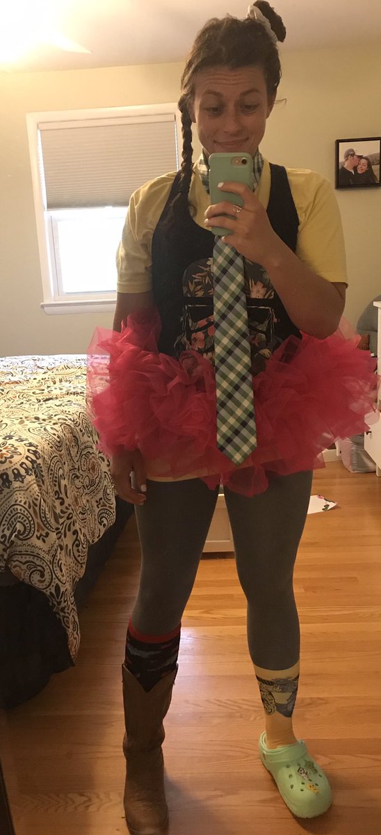 MrsKatchmark's tweet image. Last week of school spirit week! I may be behind a computer when I teach my kids, but they always get 100% #wackytackywednesday #virtualSpiritWeek #SVESshines