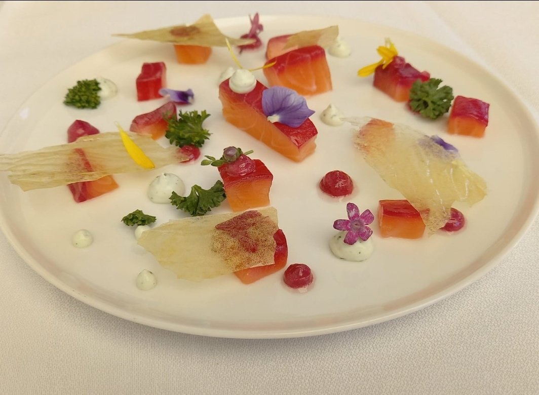 LaConsiglieria's tweet photo. .@NovaraChannel

Che ne dite dei sapori di #RobertoArena? #anticoborgolemacine #novarellovillaggioazzurro
#viaggioinitalia #salmonebarbabietola, @risogoio fave e gamberi, ravioli al pomodoro, tiramisù 

@OriettasRecipes @anboemo @Foodfeaturingw1 @GiovannaDiTroia @FoodAndLife3 https://t.co/rRDtFzs7RW
