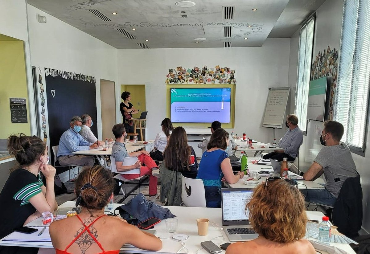 LLCofficiel's tweet photo. Le jeudi 3 juin à Lyon, @CeremaCom et @LLCofficiel ont organisé un séminaire d'équipe sur l'avancement de @in_lud dans les EPCI.

L'occasion de discuter des enjeux des acteurs publics et privés qui veulent participer à une #logistique #urbaine #durable sur leur territoire. https://t.co/yr8qLyZDh9
